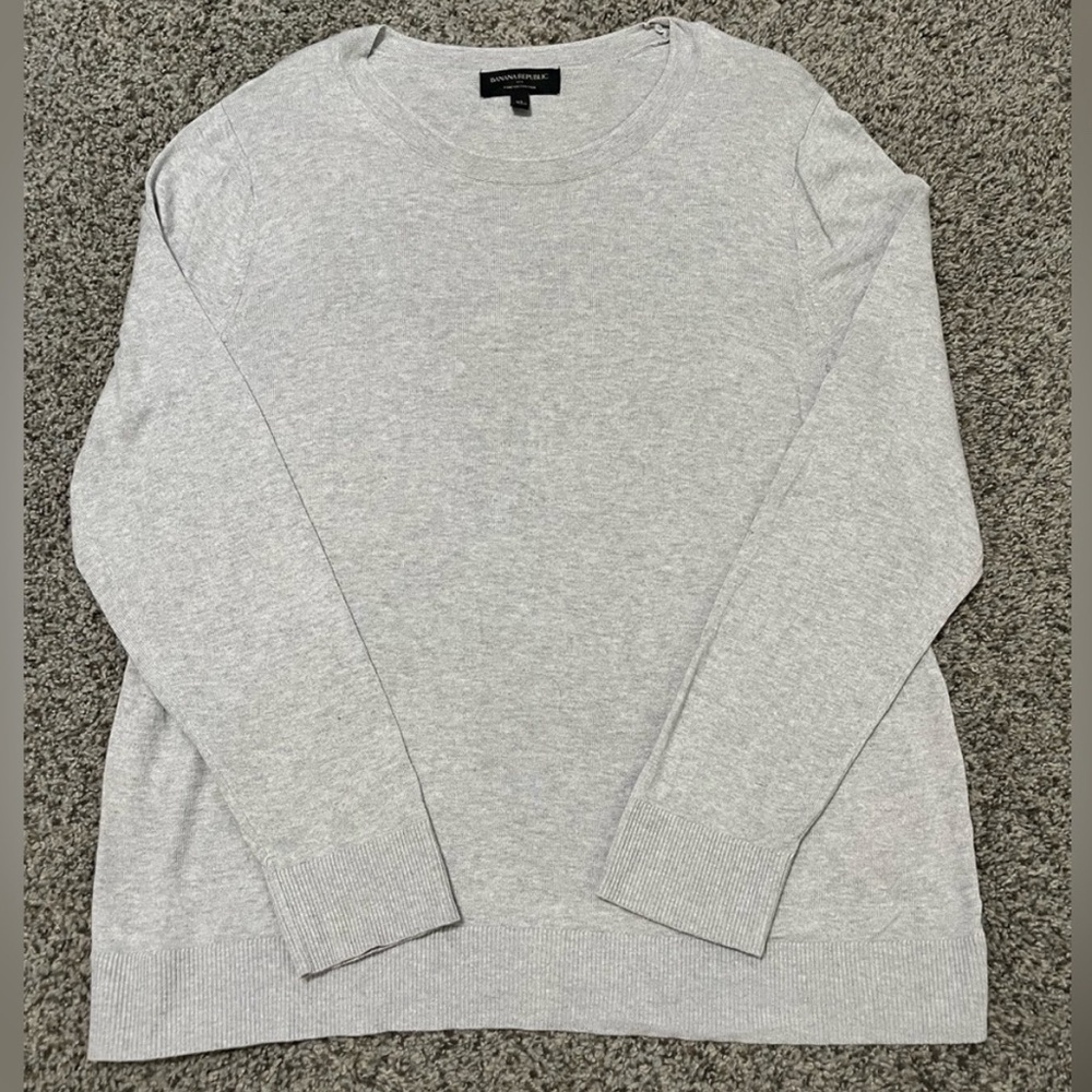 Banana Republic Women’s Light Gray Crew Neck Sweater
